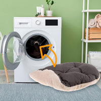 Produktbild von Ferplast Hundekissen und Katzenbett Relax in Beige, Waschbare Flauschmatte für Hunde und Katzen, Größe M, 78 x 50 cm - 1 Stk.