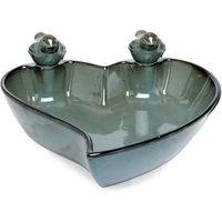 Produktbild von finehomegarden Vogeltränke und Vogelbad aus Steingut in Herzform mit Vogelmotiv grün/grau glasiert 31cm x 12cm