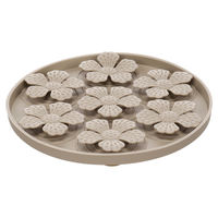 Produktbild von Flamingo Leckmatte Fleur rund aus Silikon für Hunde und Katzen in Taupe Ø20 cm