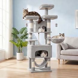 Fobyfurny Kratzbaum für Katzen in Hellgrau mit 156cm Höhe, 3 Plattformen, 2 Höhlen, 7 Kratzsäulen, Hängematte und Plüschbällen – Bild 1 von 1