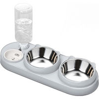 Produktbild von FOUORTUNATE-BEE 3-in-1 Futternapf Set mit Wasserspender für Katzen und kleine Hunde mit Edelstahl-Einsätzen und 15 Grad Neigung