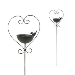 Produktbild von Gartenzaubereien Vogeltränke zum Stecken Herz Spatz Landhausstil Metall