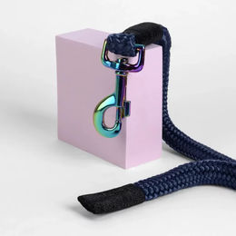 GALOP WEAR Führstrick für Pferde mit Regenbogen-Karabinerhaken in Marineblau – Bild 1 von 2