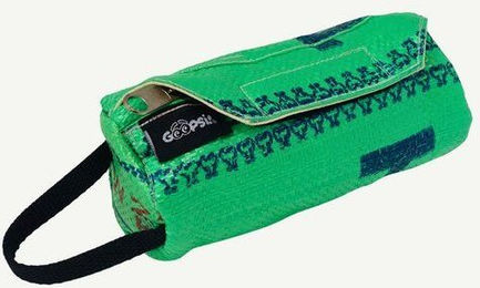 Goopsi Futterdummy Apportierspielzeug für Hunde aus Upcycling Reissack Grün 19x8 cm – Bild 1 von 4