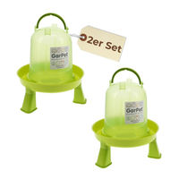 Produktbild von GranataPet 2er Set Hühnertränke mit Standfüßen aus Kunststoff in Grün 1,5 L pro Stück - 2 x 1,5 l