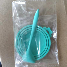 Produktbild von Haustiersichere Silikon-Dose mit Löffel - Perfekt zur Aufbewahrung von Hundefutter