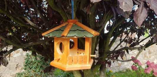 Produktbild von Holzdekoladen Vogelhaus zum Hängen Typ 3