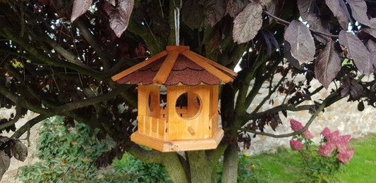 Produktbild von Holzdekoladen Vogelhaus zum Hängen Typ 3