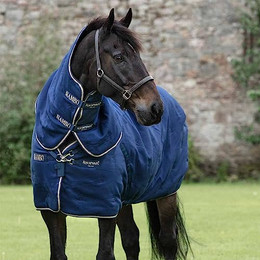 Produktbild von Horseware Deluxe Rambo Stable Plus Stalldecke 200g - 200 g