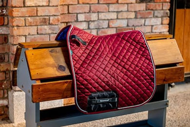 Produktbild von Horseware Signature Dressurunterlage Pony/Cob Burgunderrot