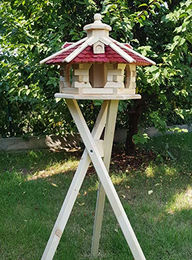 Produktbild von Handgefertigtes Vogelhaus aus Holz Typ 37 mit Ständer in Rot und Natur