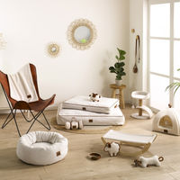 Produktbild von Hängematte mit Gestell für Katzen und Hunde 59cm aus Polyester in Beige und Weiß - 59 cm