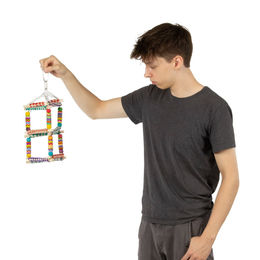 HappyBird Vogelspielzeug Fiesta Pagoda Schaukel und Schredderspielzeug aus Holz für Papageien bunt 18x18x34cm – Bild 1 von 3