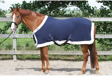 Produktbild von Harry's Horse Abschwitzdecke aus Fleece mit Brustklappe und Bauchgurten Navy Blau Größe M - 175 cm