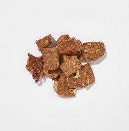 Produktbild von haustierkost.de Belohnungssnack Gefriergetrocknetes Rind und Kalb Monoprotein für Hunde und Katzen 70 g - 70 g