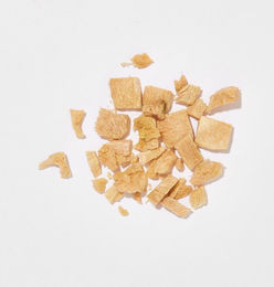 Produktbild von haustierkost.de Hühnerbrustwürfel gefriergetrocknet Monoprotein Belohnungssnack für Hunde und Katzen 80 g - 80 g