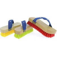 Produktbild von Hippo-Tonic Magnet Brush Pferdebürste aus Holz in Rot oder Bunt