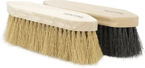 Produktbild von Hippotonic Navette Reitsportbürste aus Holz mit langen Borsten in Natur Braun