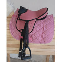 Produktbild von HKM Beginner Shetty Sattel Set Pink für Stehpferde und Plüschpferde inklusive Schabracke und Steigbügel