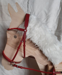HKM Funny Horses Gebisslose Trense mit Zügeln für Holzpferde in Rot – Bild 1 von 7