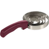 Produktbild von HKM Pferdebürste mit 5 Ringen aus Edelstahl in Rot oder Rosa