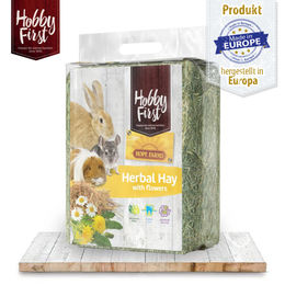 Produktbild von HobbyFirst HopeFarms Heu mit Blüten für Kaninchen und Meerschweinchen 1 kg