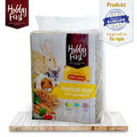 Produktbild von HobbyFirst HopeFarms Heu mit Gemüse für Kaninchen und Meerschweinchen 1 kg