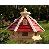 Produktbild von Holzdekoladen Vogelhaus aus Holz in Weiß oder Rot mit optionalem Ständer und Solarlicht sechseckig