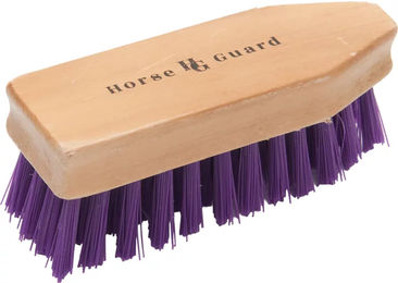 Produktbild von HorseGuard Kopfbürste für Pferde aus Holz in Lila