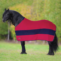 Produktbild von Horsenjoy Pferdedecke aus Fleece mit Gurten in Blau oder Rot