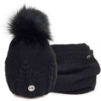 Produktbild von HorSeven Estera Wintermütze und Schal Set für Damen aus Fleece in Schwarz