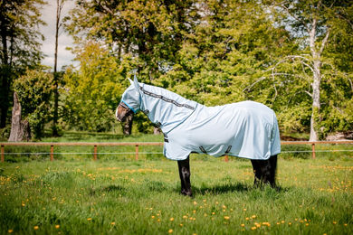 Produktbild von Horseware Amigo Bug Rug Fliegendecke für Pferde aus Polyester in Blau