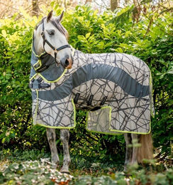 Produktbild von Horseware CamoFly Fliegendecke für Pferde in Grau und Schwarz