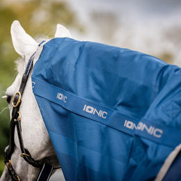 Horseware Ionic Therapy Mesh Cooler Hood Trockenhemd für Pferde mit Halsschutz Blau Silber XL – Bild 1 von 2