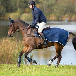 Horseware Ireland Rambo Ausreitdecke Fleece Competition Waterproof Beige/Navy Small – Bild 1 von 1