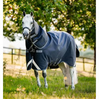 Produktbild von Horseware Rambo 1680D Plus Turnout Wasserdichte Outdoor-Pferdedecke mit 450g Füllung in Blau Grau oder Silber 155 cm