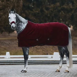 Horze Kiel Fleece-Pferdedecke aus Polyester in Bordeaux Rot 135 cm – Bild 1 von 1