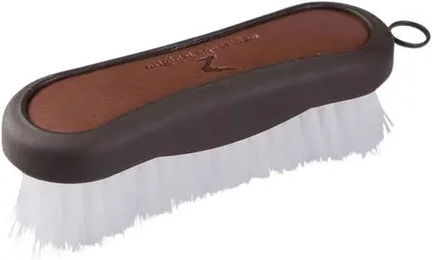 Produktbild von Horze Maddox Pferdepflegebürste für den Kopf mit Ledergriff in Braun