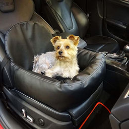 Hossi's Wholesale Autositz für kleine und mittlere Hunde und Katzen aus wasserabweisendem Kunstleder in Schwarz inkl. Gurt und Sitzbefestigung – Bild 1 von 7