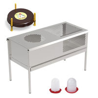 Produktbild von Hühnerbaron Kükenaufzuchtbox aus Metall mit Wärmeplatte, Hühnertränke und Futtertrog für bis zu 50 Küken oder Enten