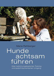Hunde achtsam führen von Maria Rehberger im Animal Learn Verlag über belohnungsbasiertes Training und bedürfnisorientierten Umgang – Bild 1 von 3