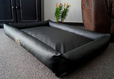 Hundebettenmanufaktur Hundebett PicoBello Hundesofa aus Kunstleder schwarz 80 cm x 60 cm – Bild 1 von 2