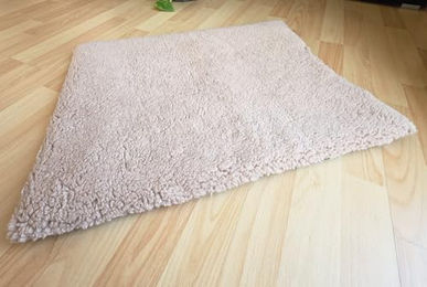 Hundebettenmanufaktur Hundedecke Orsetto aus Sherpa Stoff in Cappuccino 65 cm x 50 cm – Bild 1 von 2