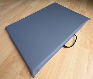 Hundebettenmanufaktur Hundematte Hundematratze aus Kunstleder in Grau mit 3 cm Höhe – Bild 1 von 1