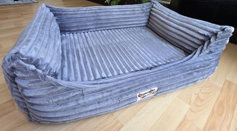 Hundebettenmanufaktur Orthopädisches Hundesofa Ortopedico aus Cord mit 8 cm Viscoschaummatratze Grau 70 x 50 cm – Bild 1 von 2