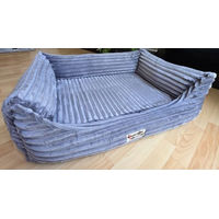Produktbild von Hundebettenmanufaktur Orthopädisches Hundesofa Ortopedico aus Cord mit 8 cm Viscoschaummatratze Grau 70 x 50 cm