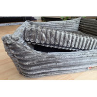 Produktbild von Hundebettenmanufaktur Orthopädisches Hundesofa Ortopedico aus Cord mit 8 cm Viscoschaummatratze Grün 70 cm x 50 cm