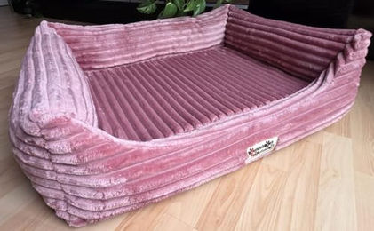 Hundebettenmanufaktur Orthopädisches Hundesofa Ortopedico aus Cord mit Viscoschaummatratze Rosa 70 x 50 cm – Bild 1 von 3