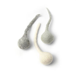 Hunter Katzenspielzeug Bombs Ball aus Merinowolle Grau 13 cm – Bild 1 von 2