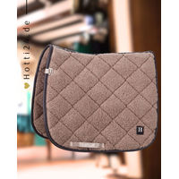 Produktbild von HV Polo Dressurschabracke HVPLisa Champagne Beige aus Kunstleder